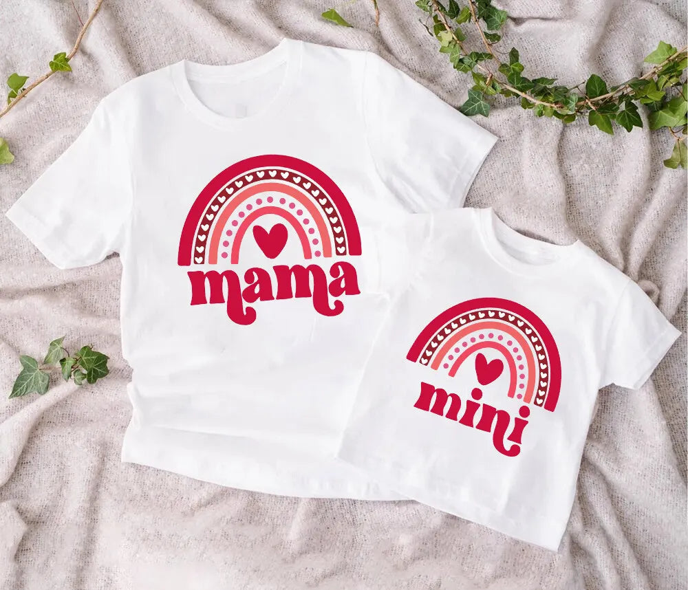T-shirt mamma figlia Mama Mini — stampa arcobaleno rosso set | Dream Shop