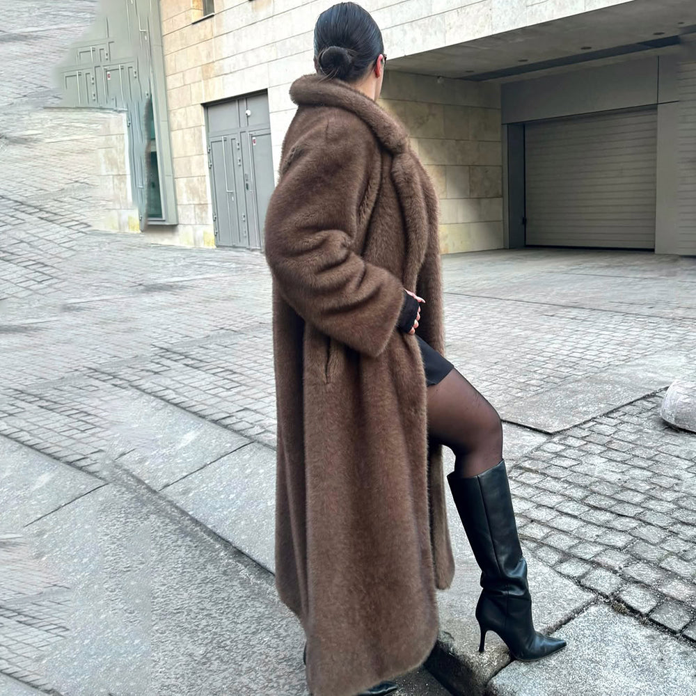 Cappotto teddy lungo in eco-pelliccia con cintura